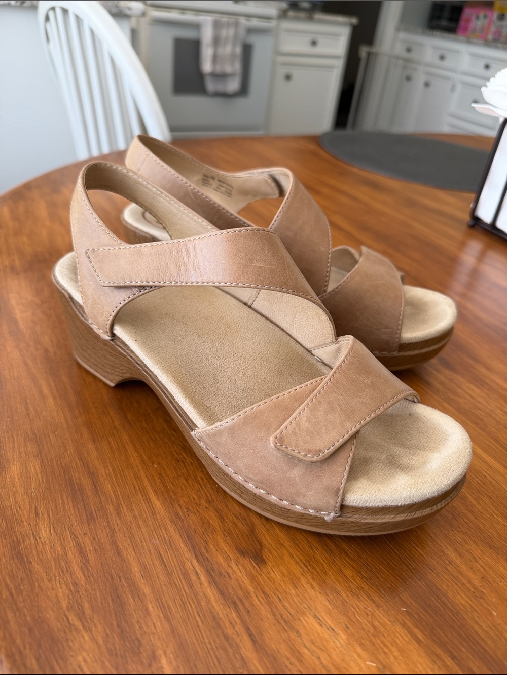 Dansko Women's Tan Suede Slingback Sandals